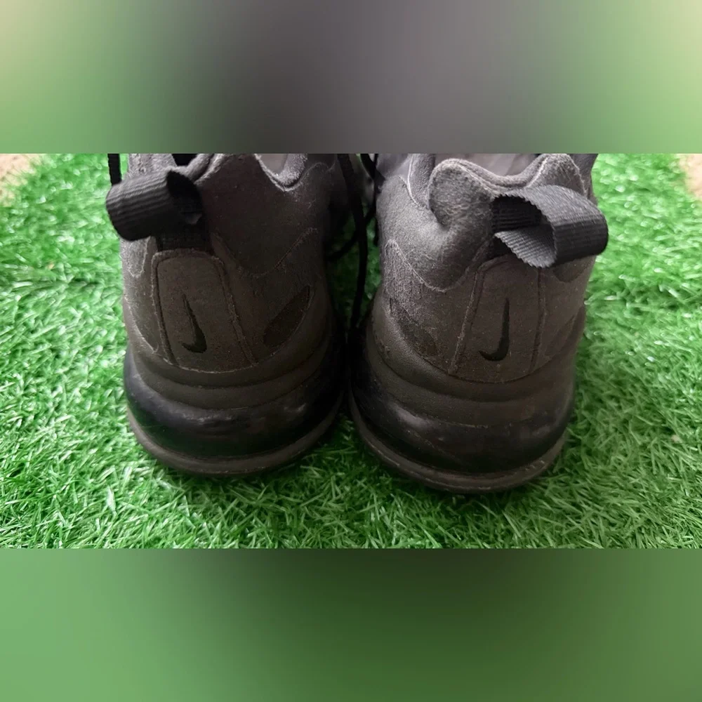 Nike Air‎ Max 270 React Black Oil Grey Size 8.5